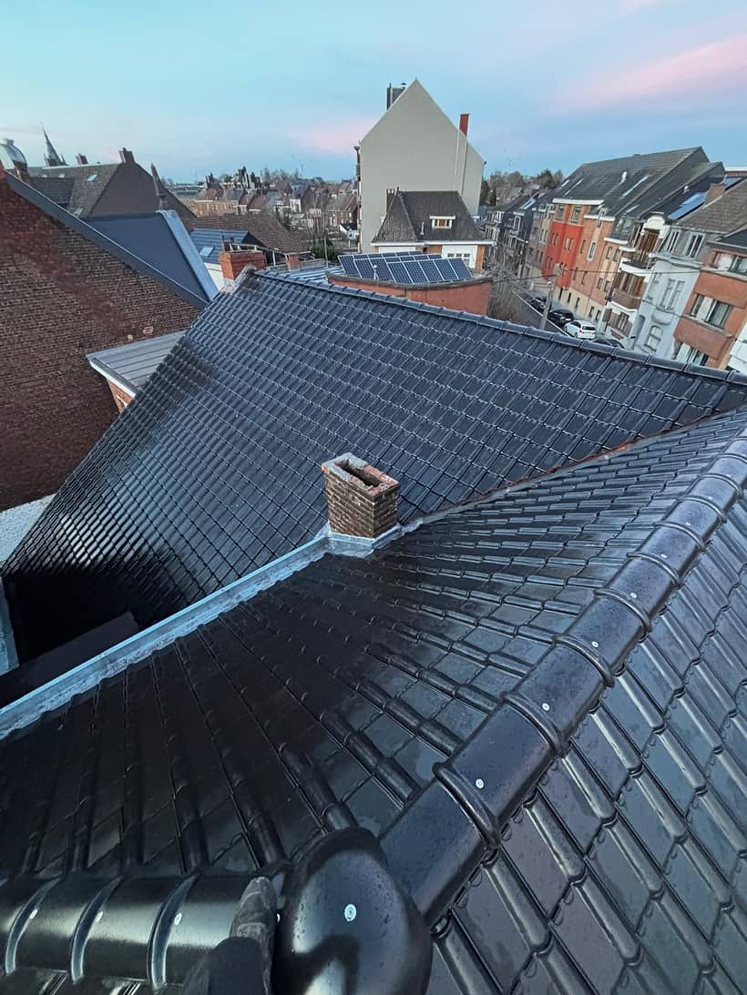 Faîtage de toiture repris et étanché